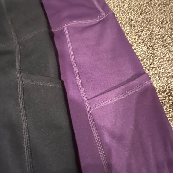 2 pair of leggings with pockets on sides. 2 different lengths. Size M - Picture 3 of 8